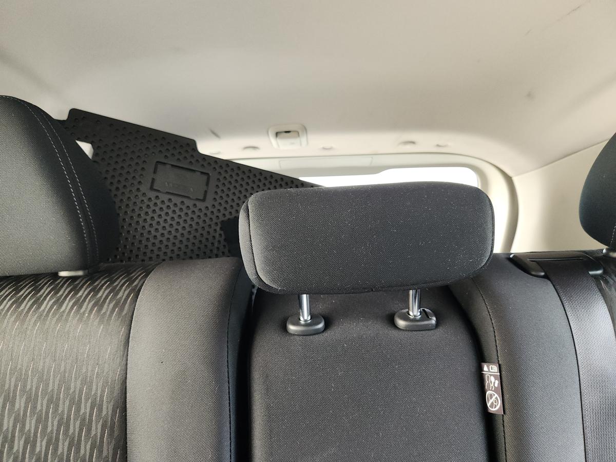 1000939052-Headrest 2nd Centre