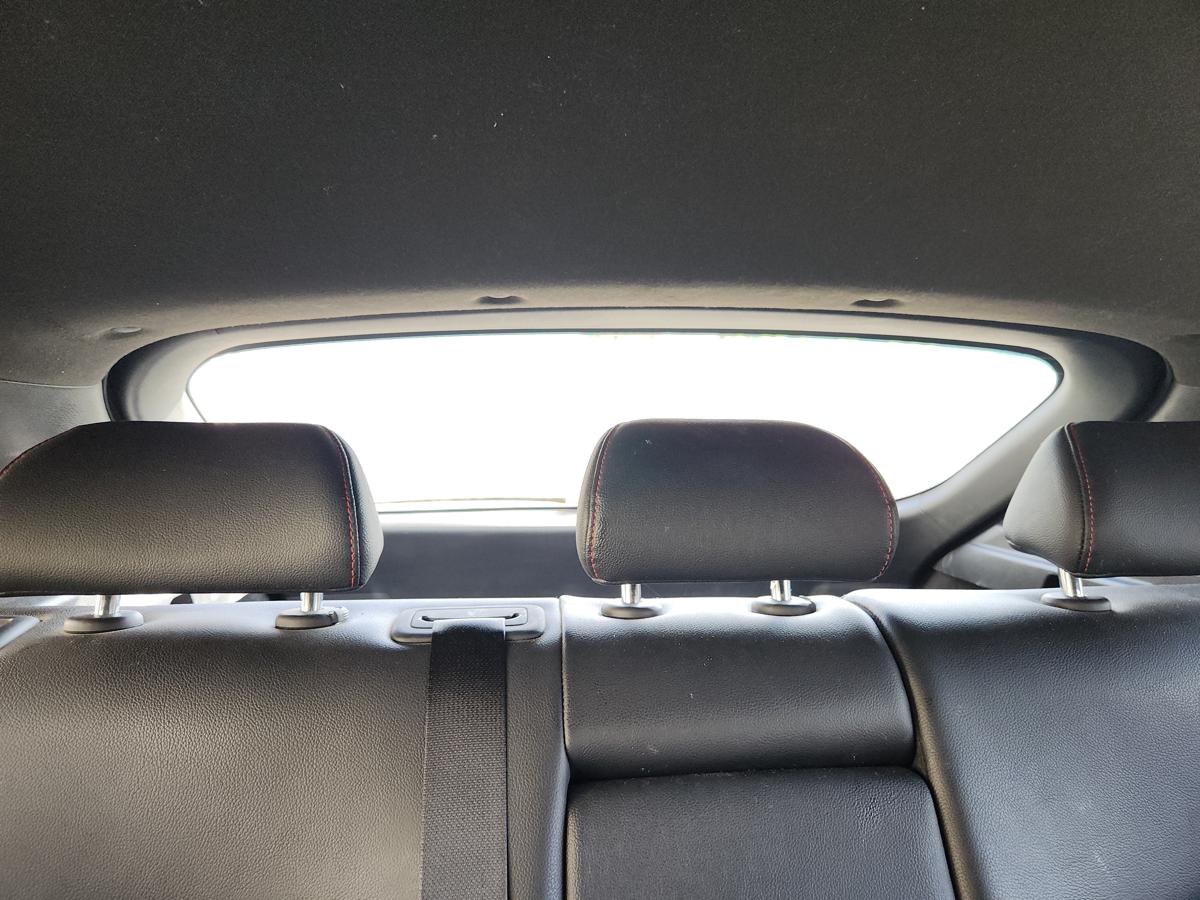 1000939457-Headrest 2nd Centre