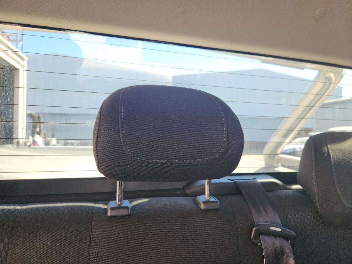 1000940769-Headrest 2nd Centre