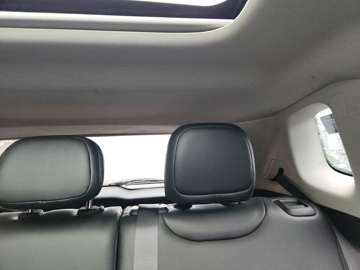 1000936848-Headrest 2nd Row Left