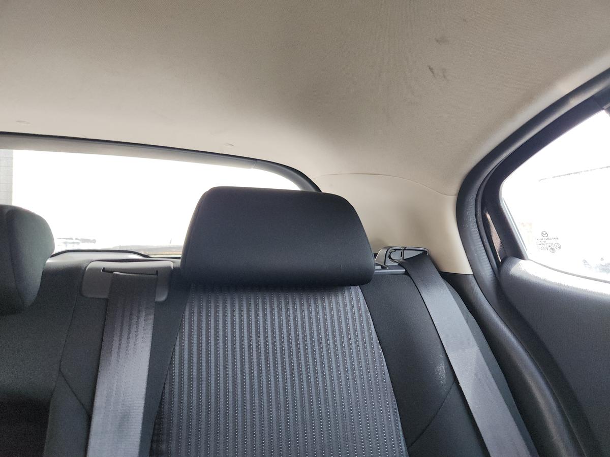 1000945879-Headrest 2nd Row Left