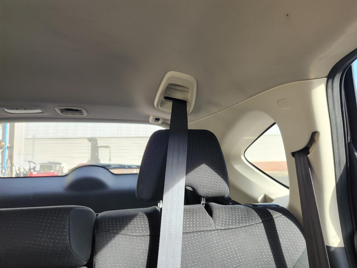 1000946040-Headrest 2nd Row Left