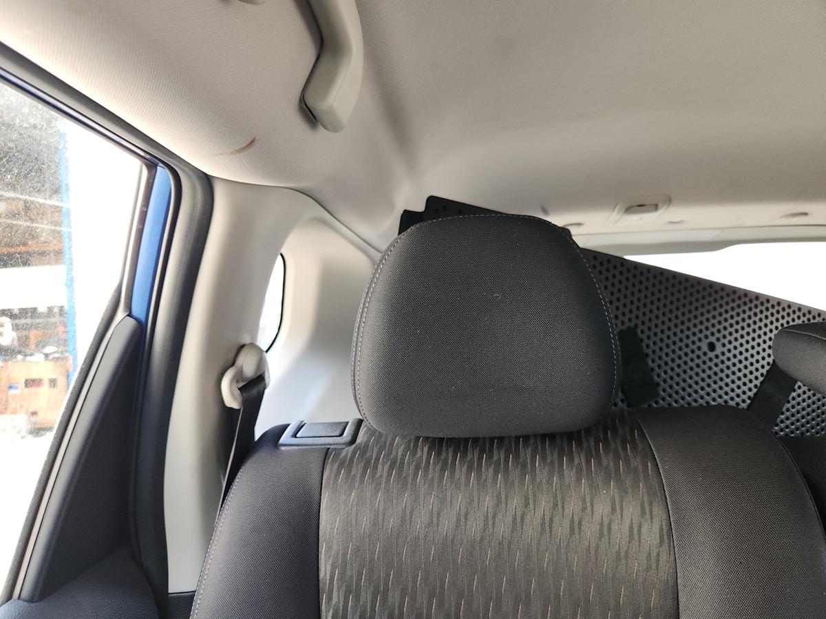 1000939054-Headrest 2nd Row Right