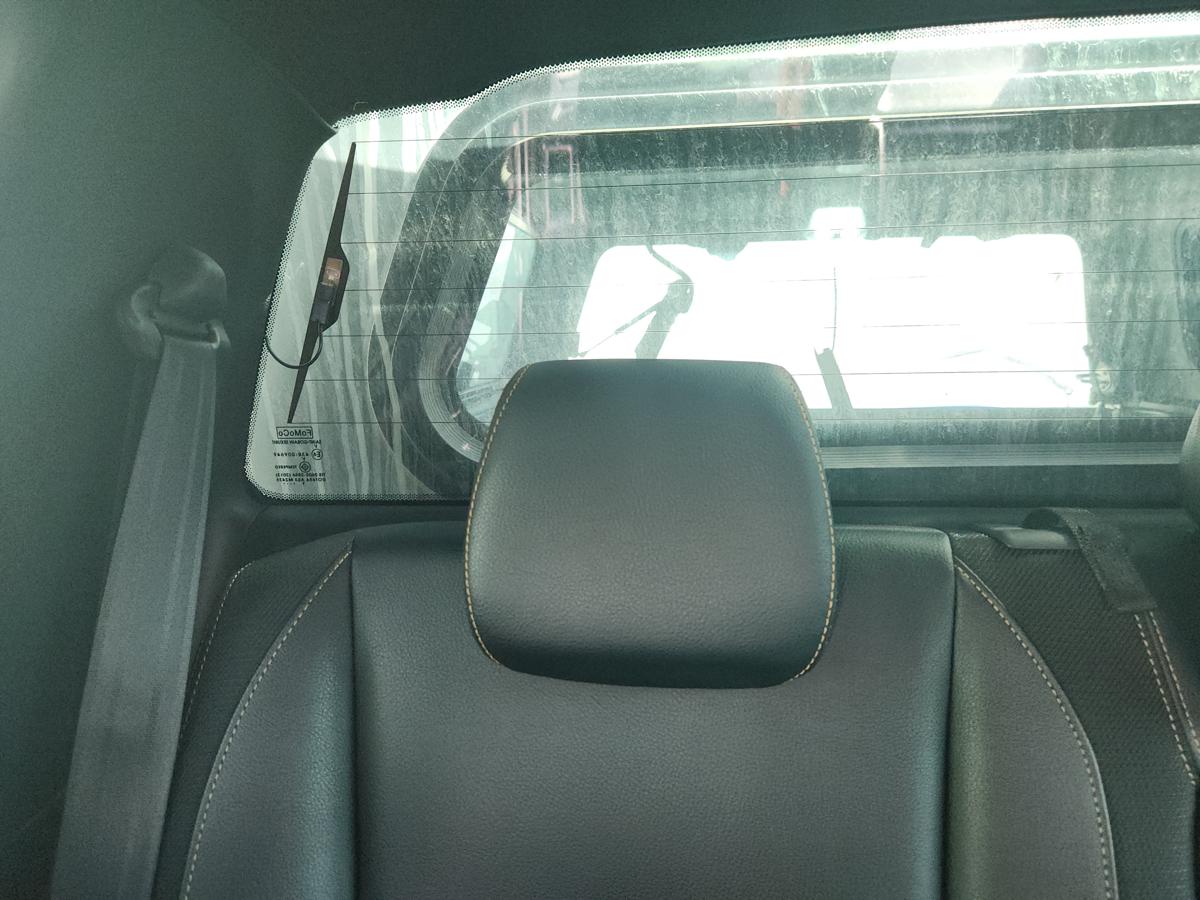 1000940640-Headrest 2nd Row Right