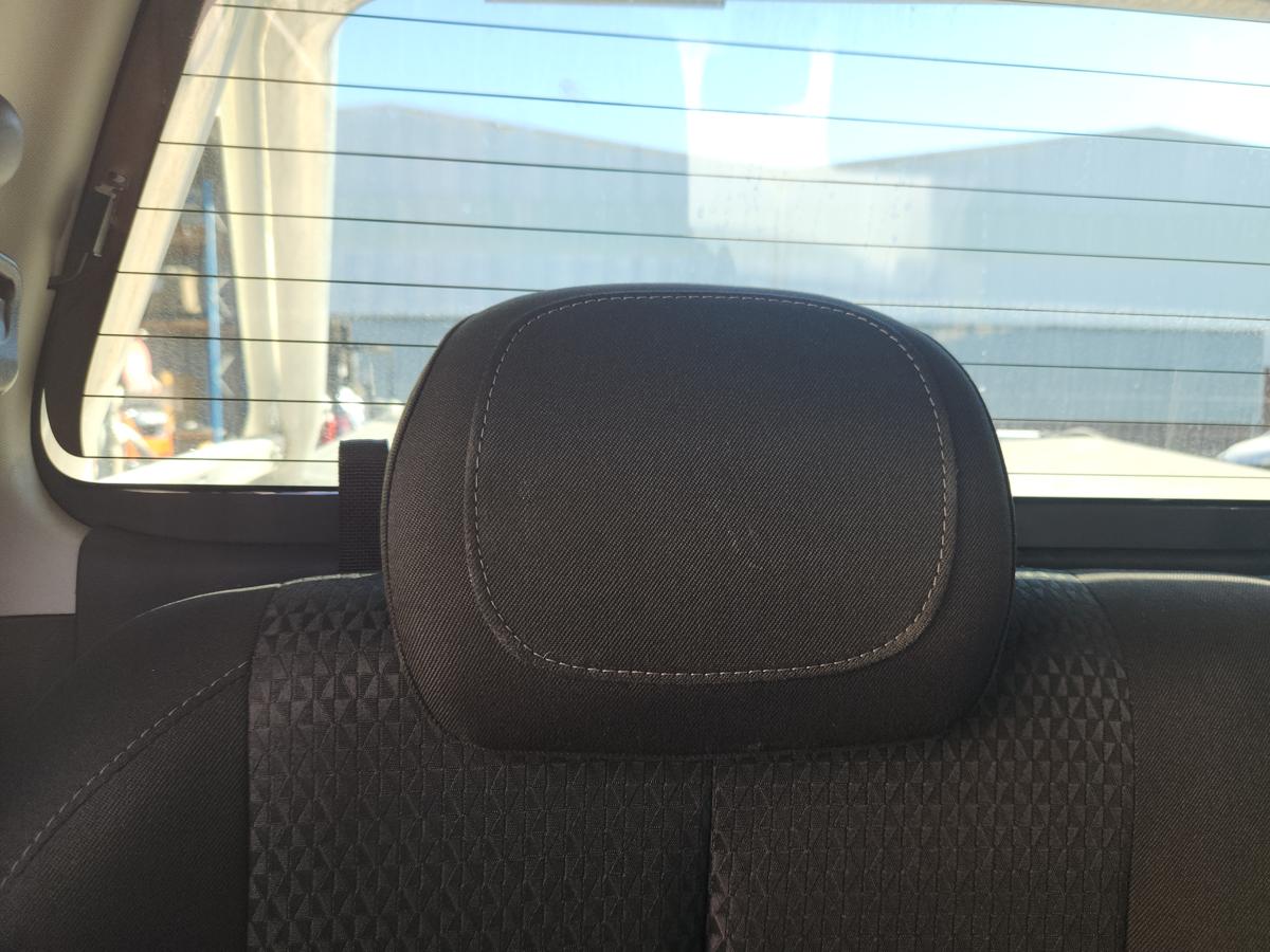 1000940771-Headrest 2nd Row Right