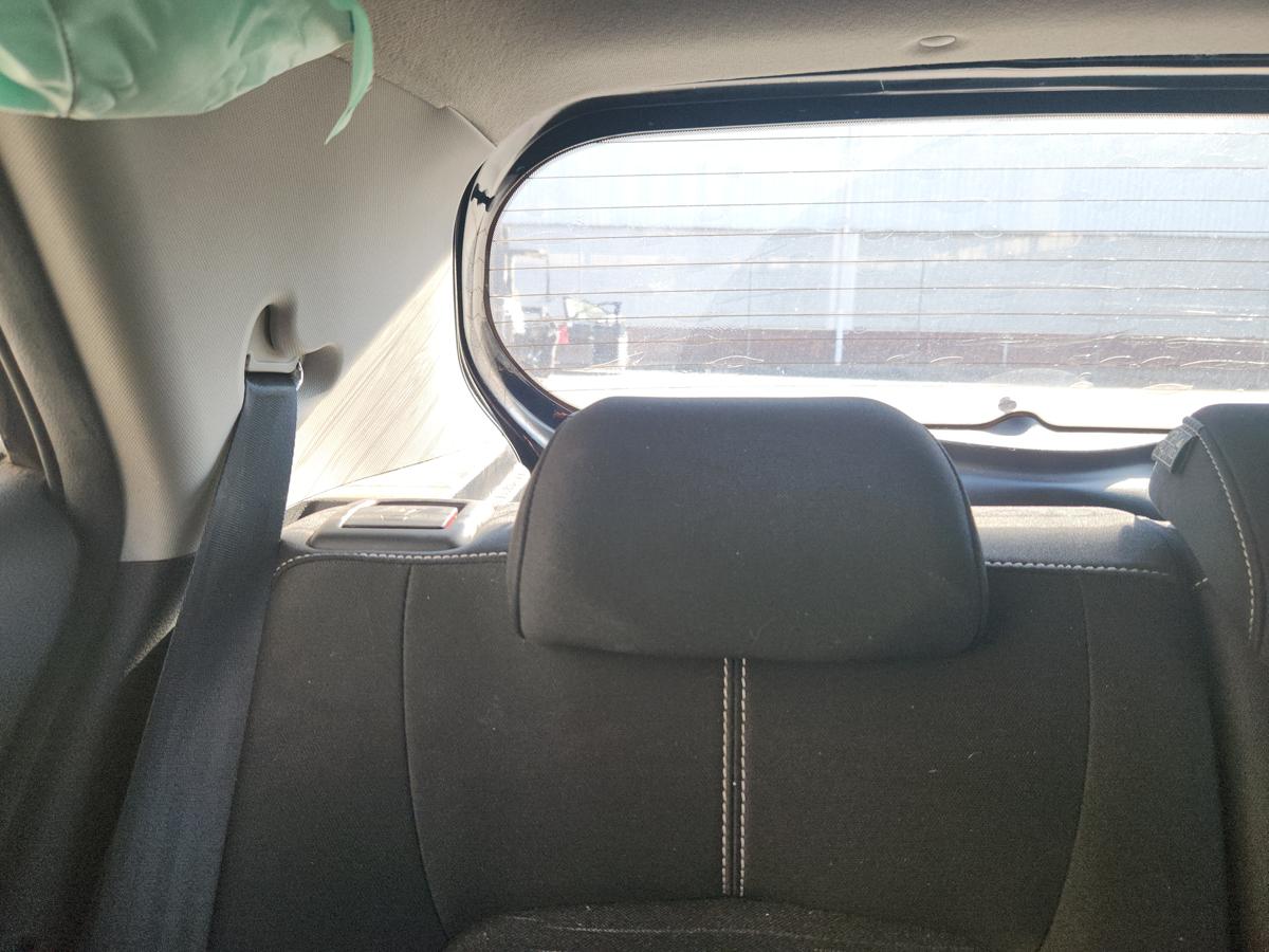 1000941161-Headrest 2nd Row Right