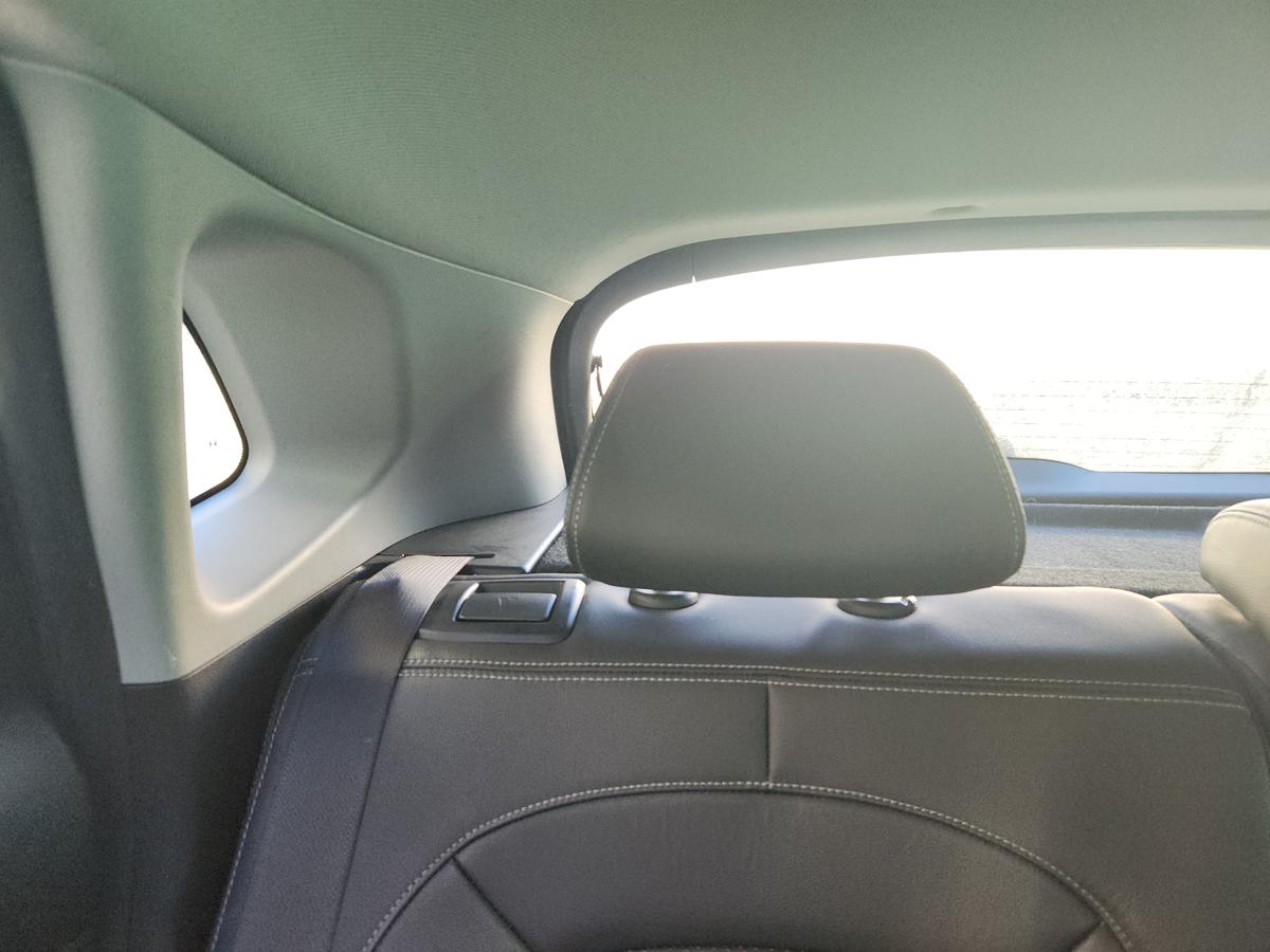 1000941308-Headrest 2nd Row Right