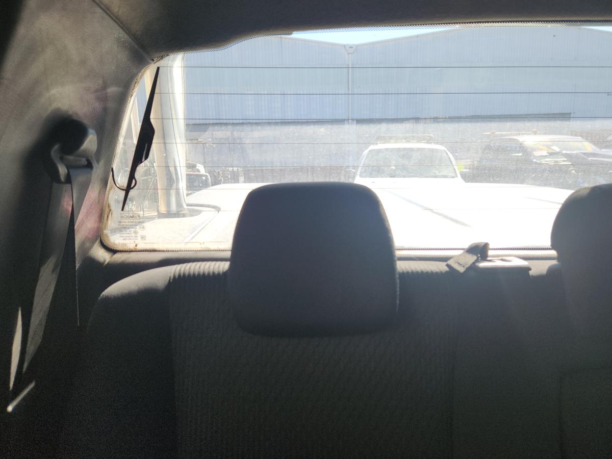 1000941904-Headrest 2nd Row Right