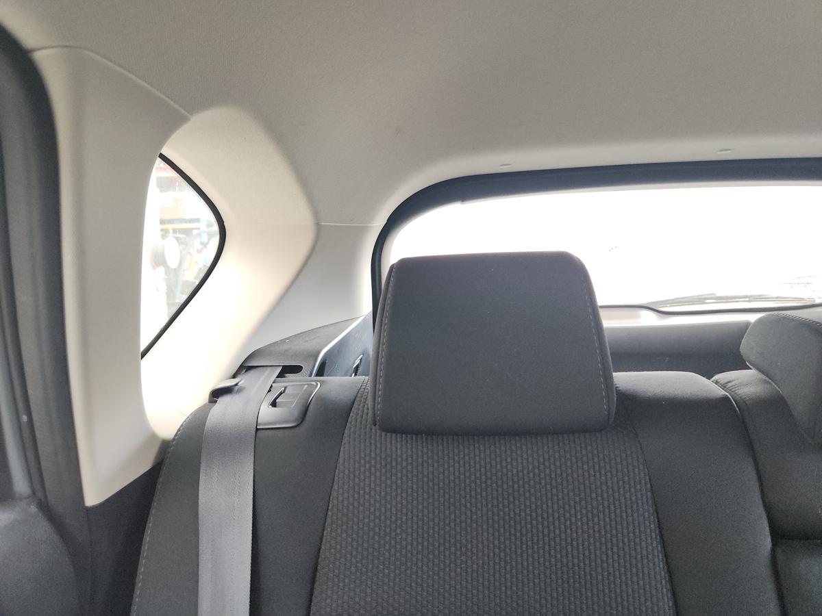 1000943427-Headrest 2nd Row Right