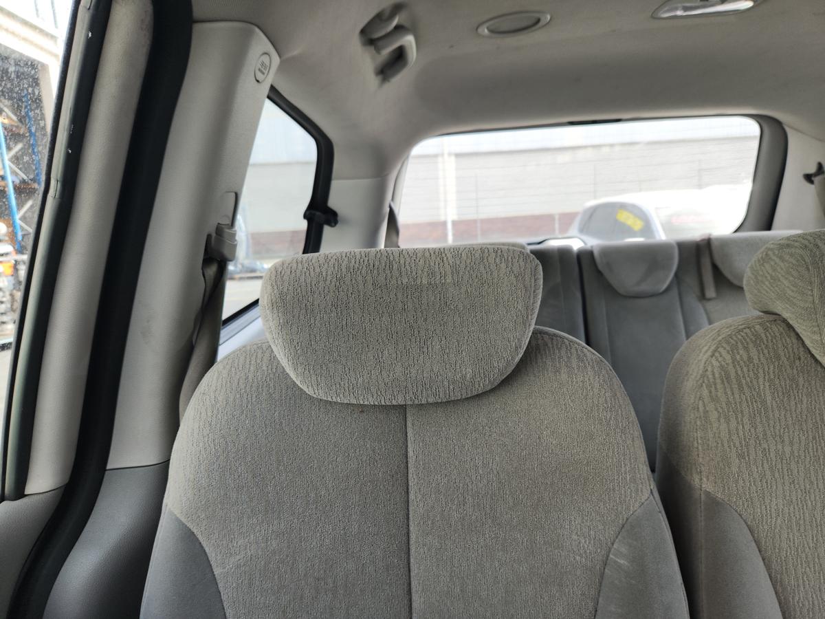 1000943586-Headrest 2nd Row Right