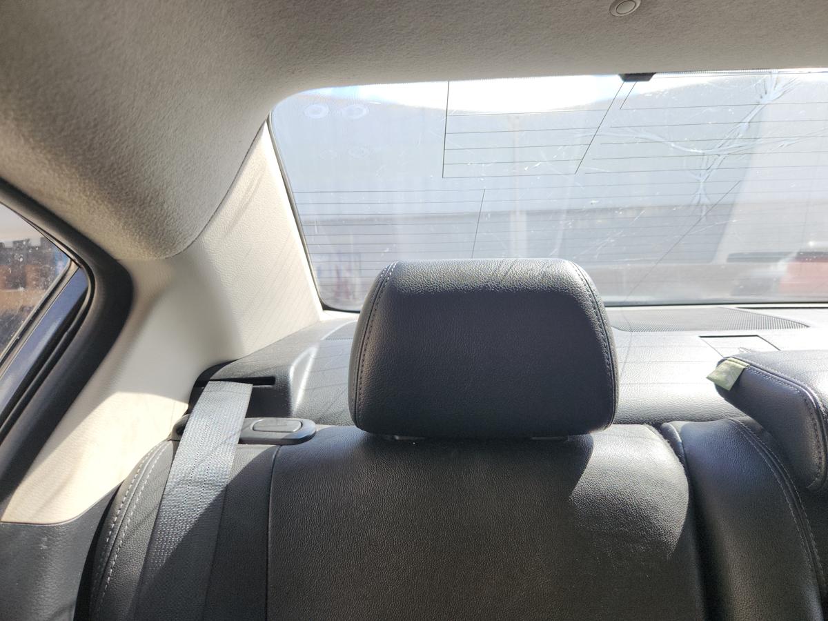1000943986-Headrest 2nd Row Right