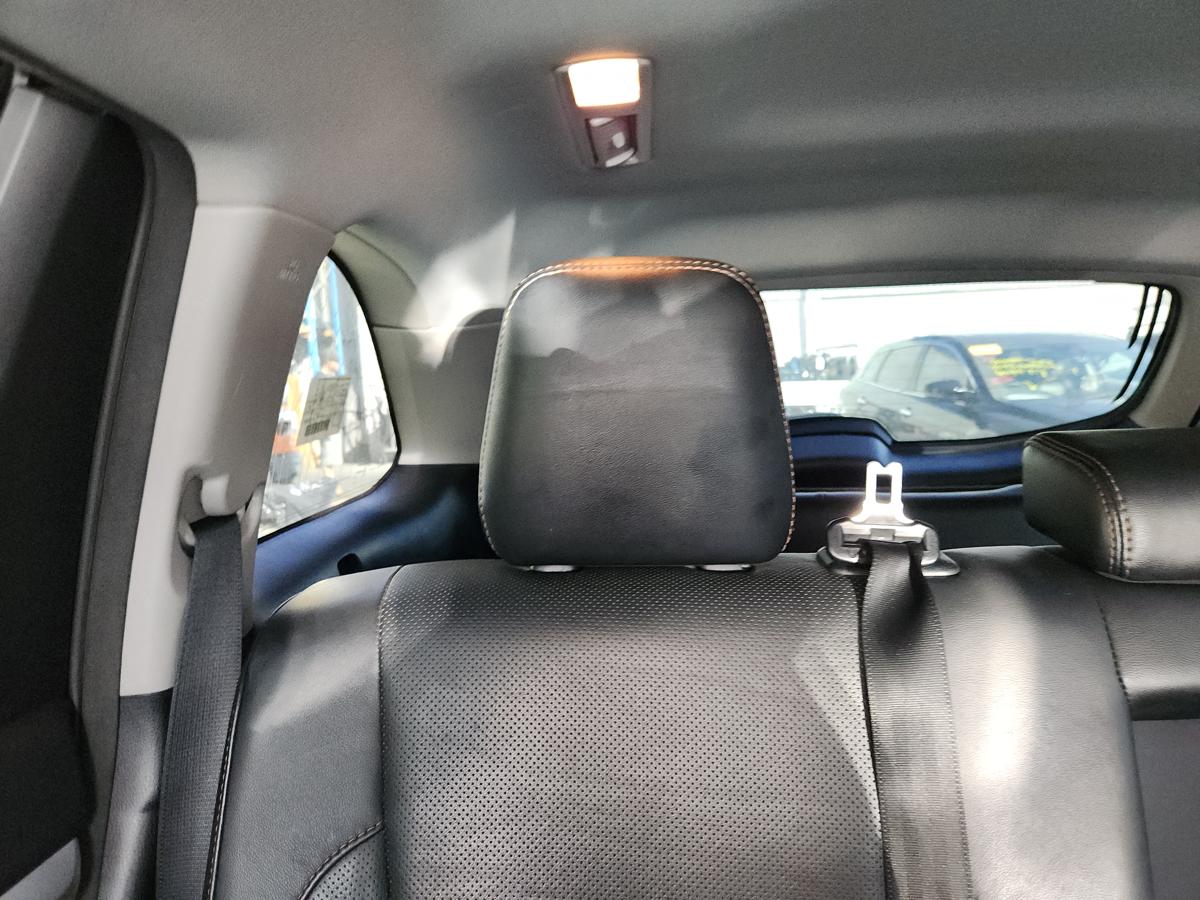 1000944553-Headrest 2nd Row Right