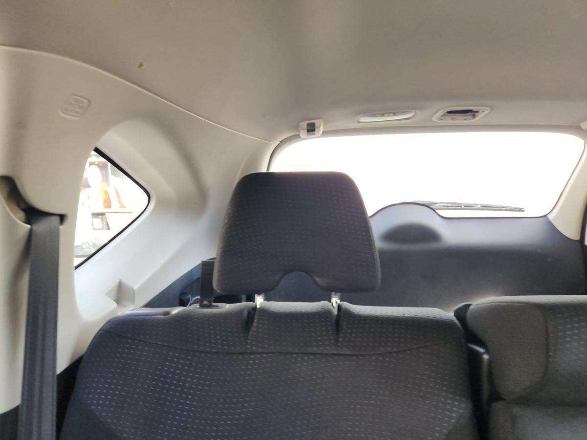 1000946041-Headrest 2nd Row Right