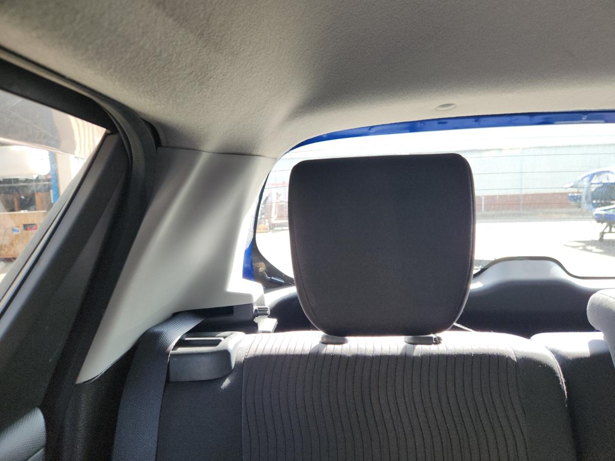1000946658-Headrest 2nd Row Right
