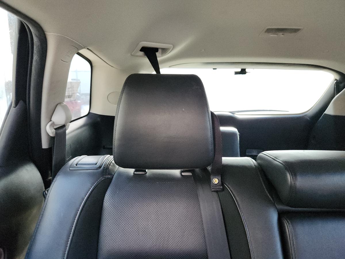 1000945144-Headrest 2nd Row Right