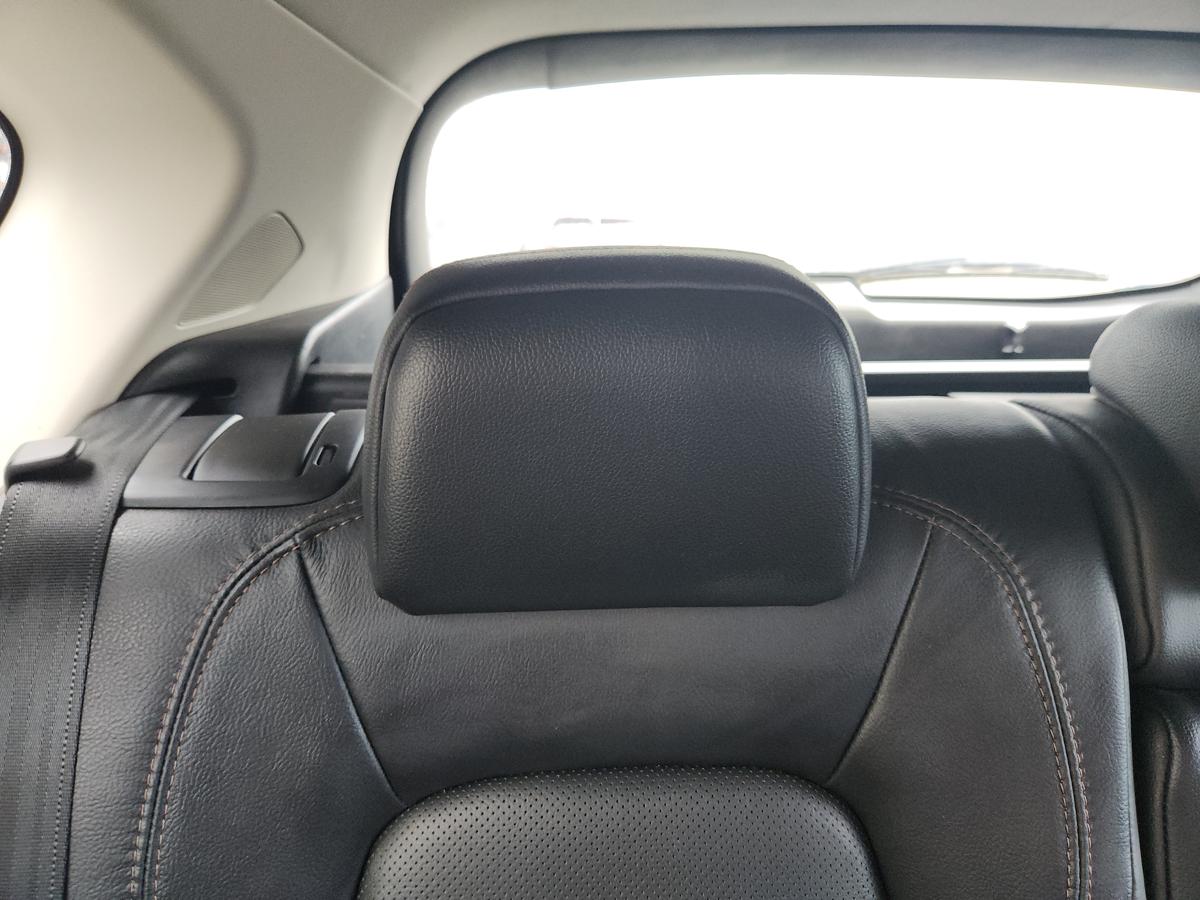 1000931357-Headrest 2nd Row Right