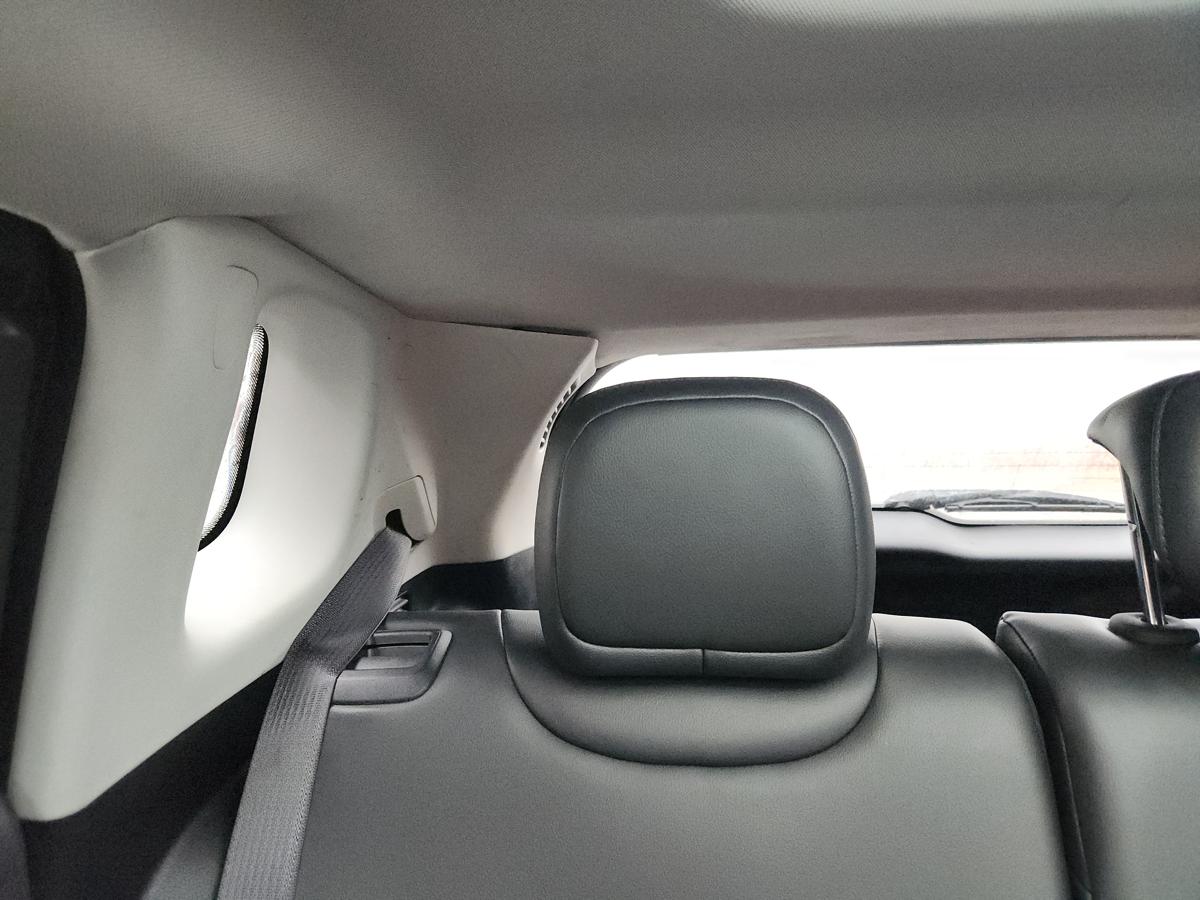 1000936849-Headrest 2nd Row Right