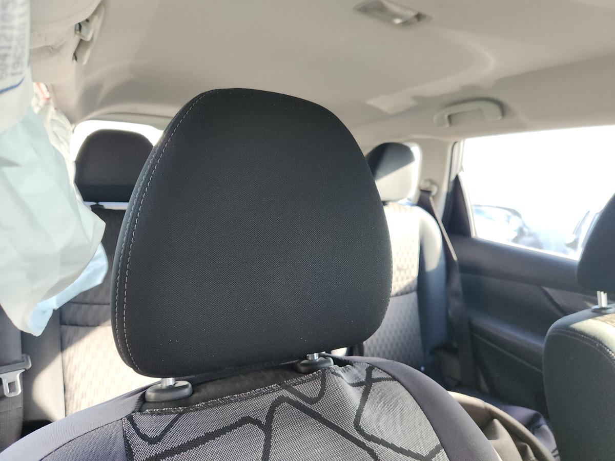 1000933917-Headrest Right Front