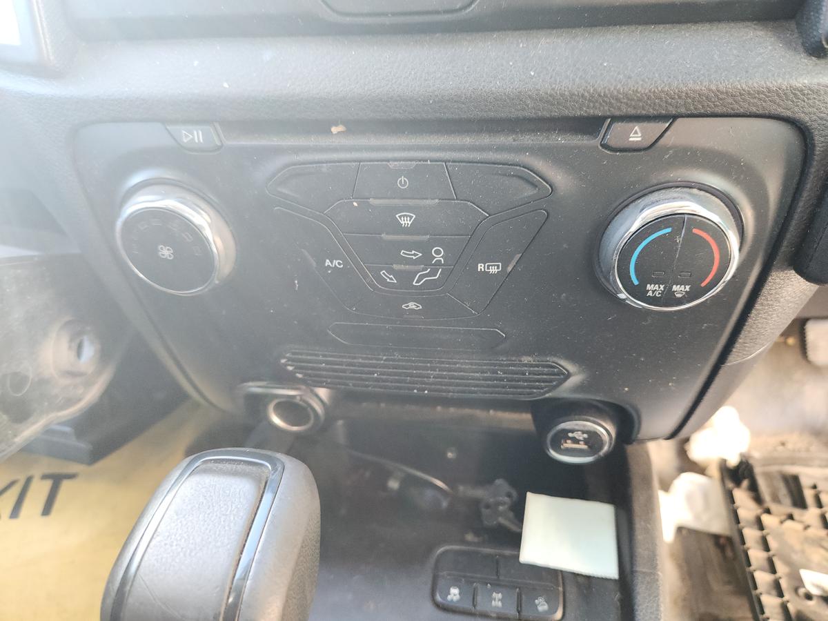 1000939147-Heater/Ac Controls