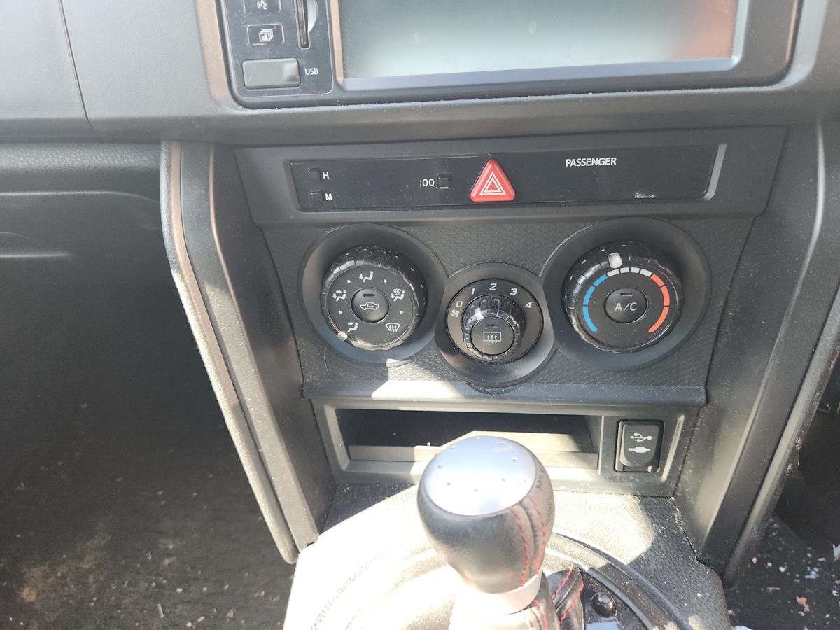 1000928887-Heater/Ac Controls