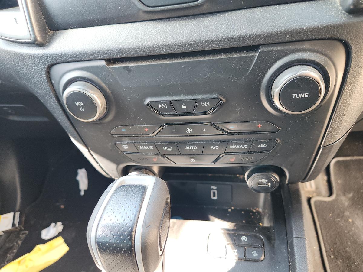 1000939283-Heater/Ac Controls
