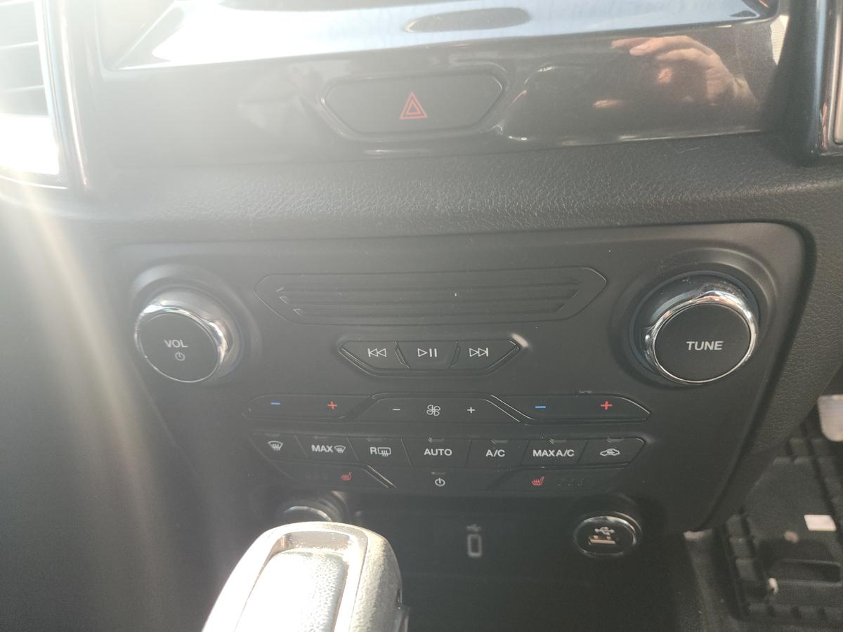 1000940621-Heater/Ac Controls