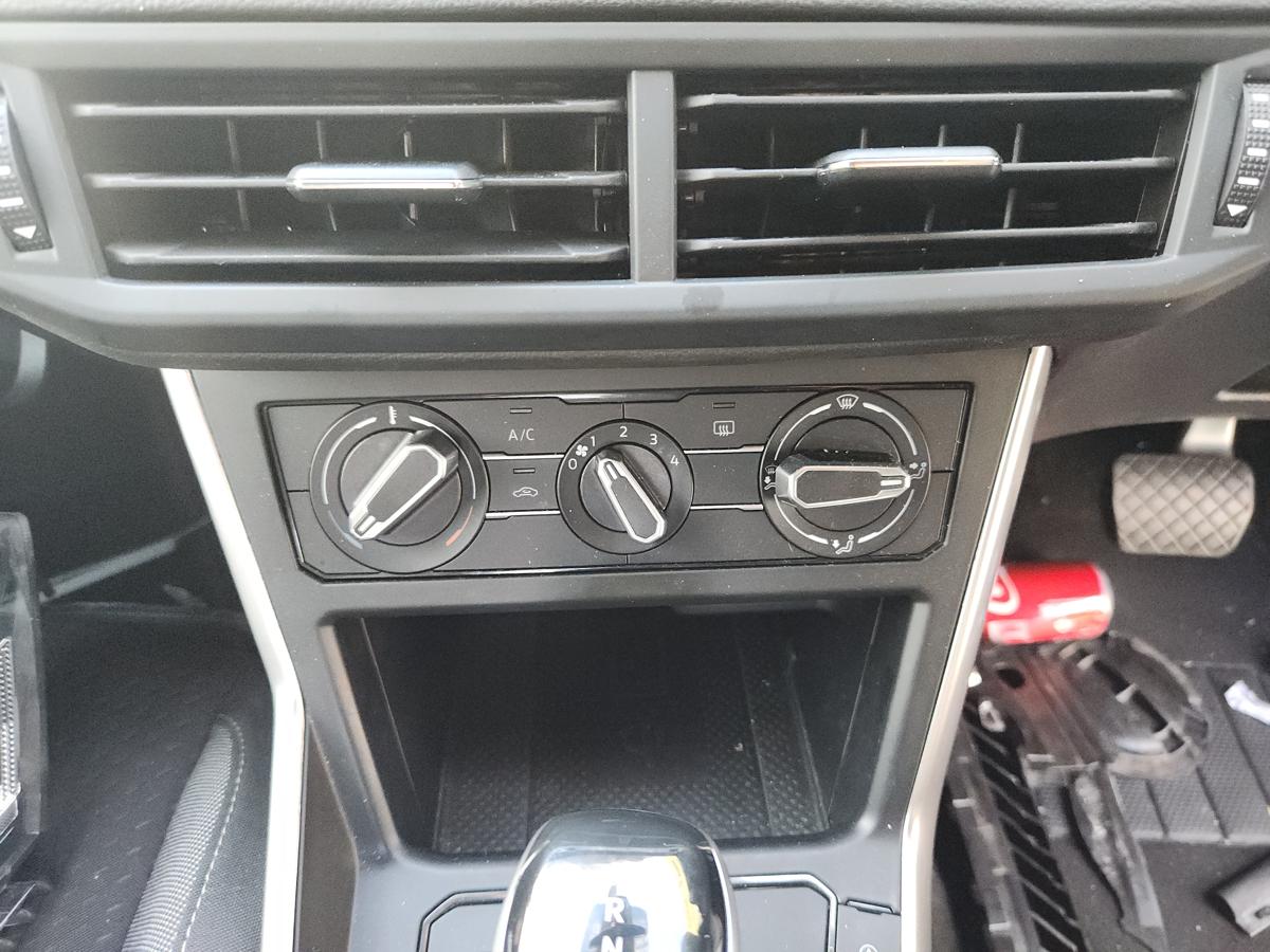 1000940881-Heater/Ac Controls