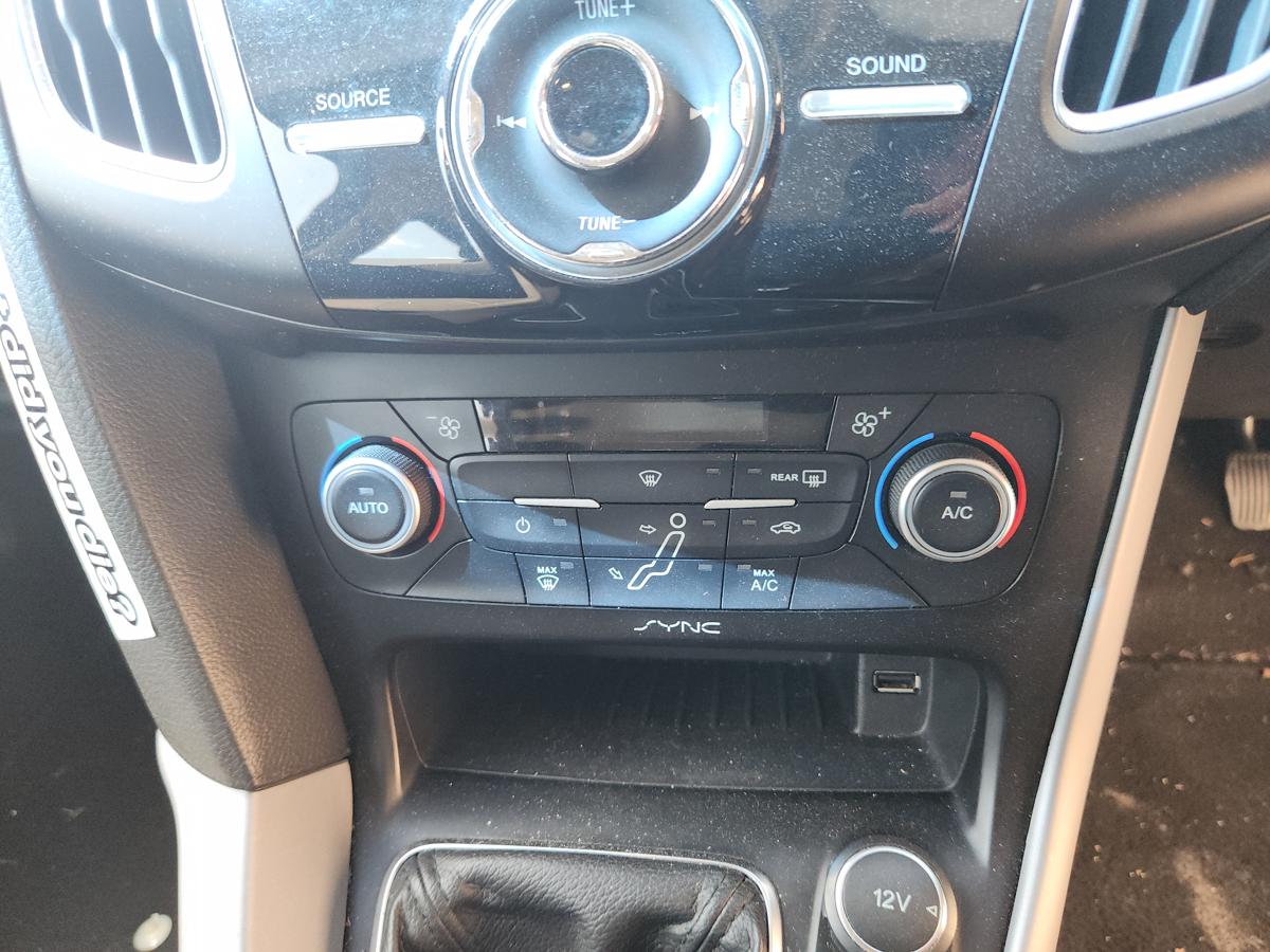 1000941732-Heater/Ac Controls