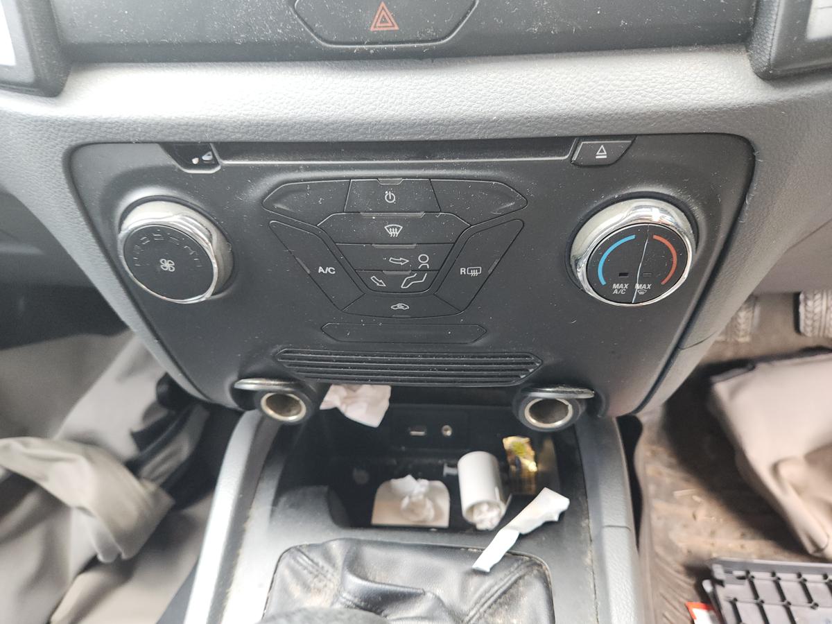 1000943251-Heater/Ac Controls