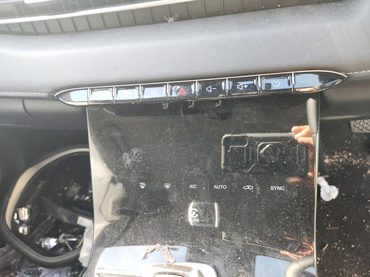 1000943846-Heater/Ac Controls