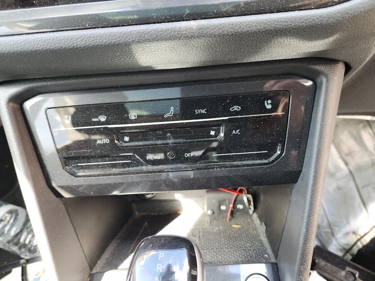 1000944823-Heater/Ac Controls