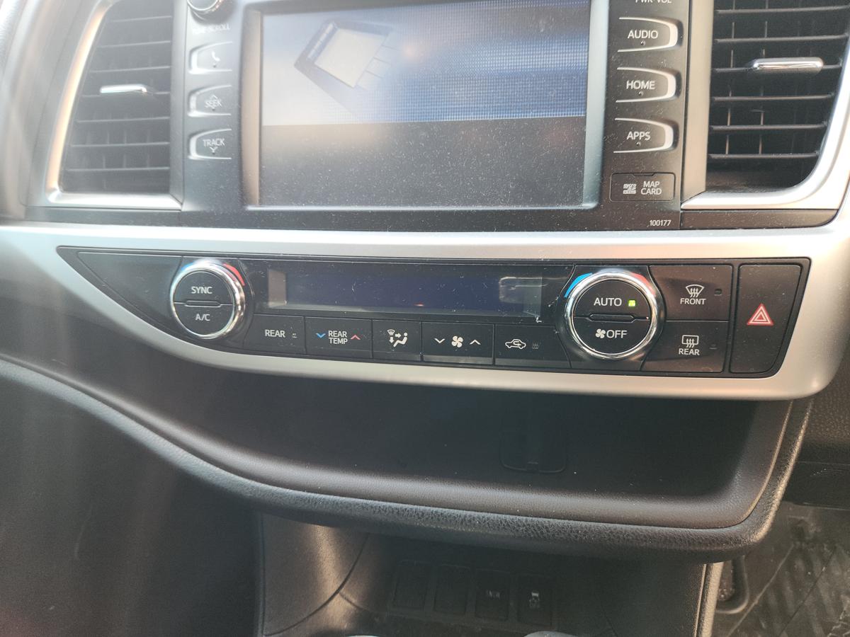 1000944531-Heater/Ac Controls