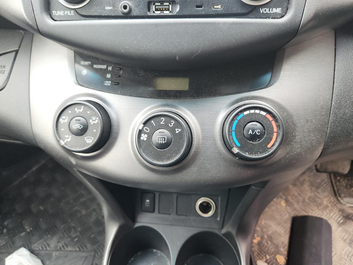 1000945735-Heater/Ac Controls
