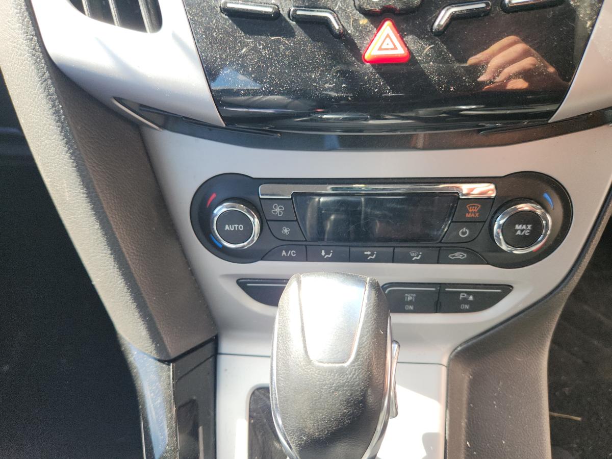 1000946903-Heater/Ac Controls