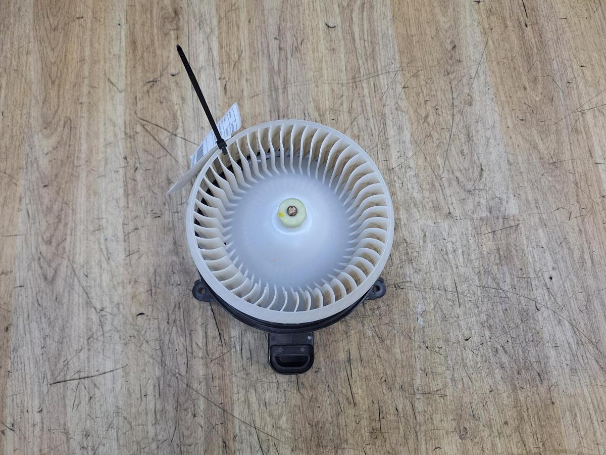1000932296-Heater Fan Motor Top