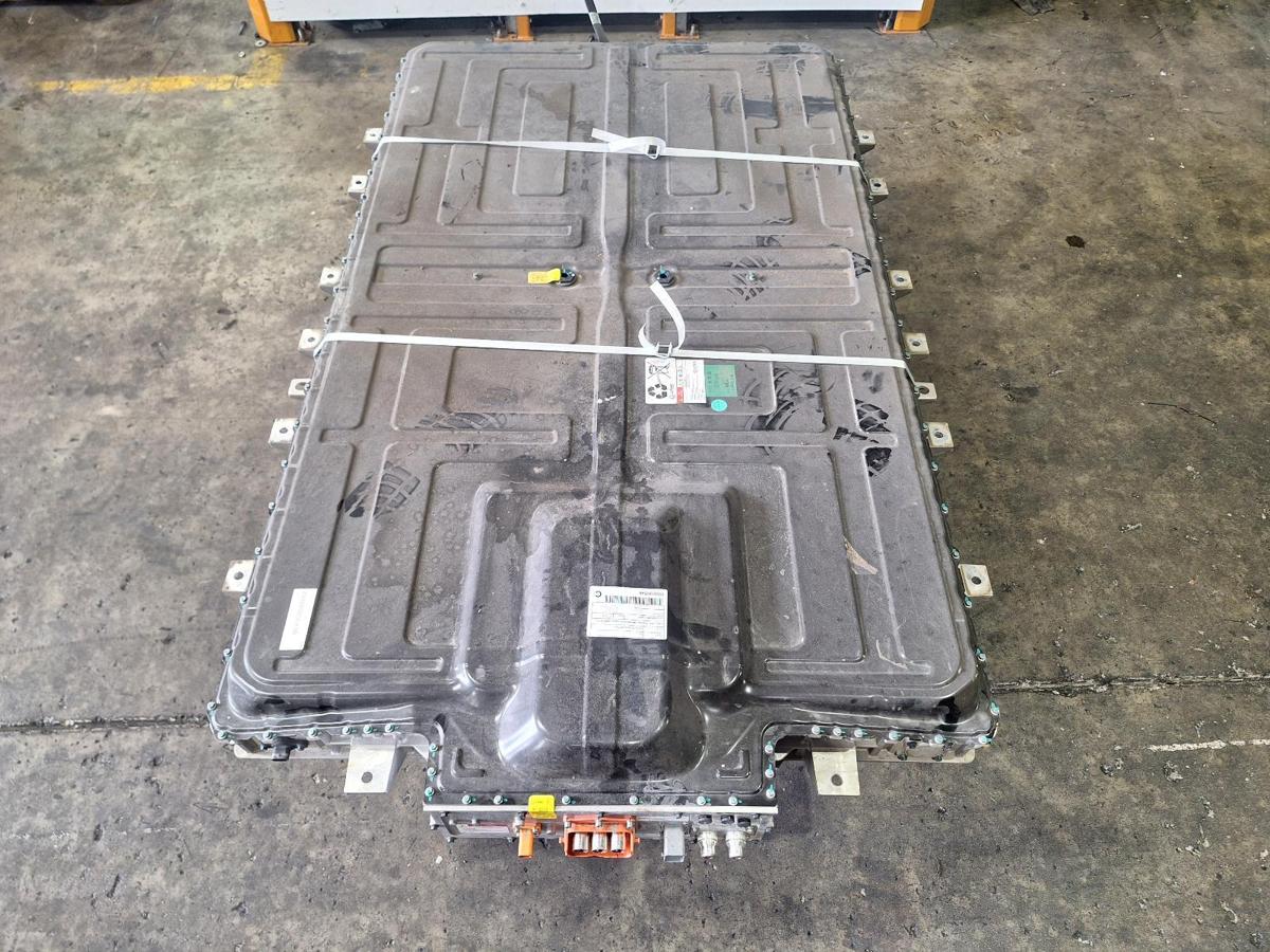 1000903845-High Voltage Battery Top