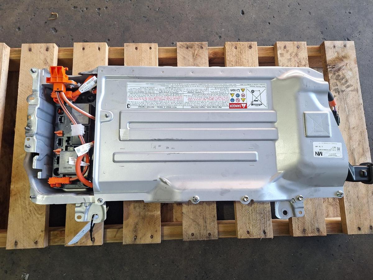 1000921570-High Voltage Battery Top