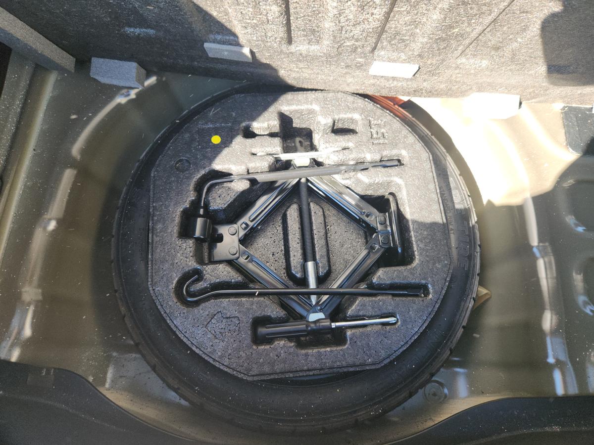 1000941111-Jack/Tool Kit