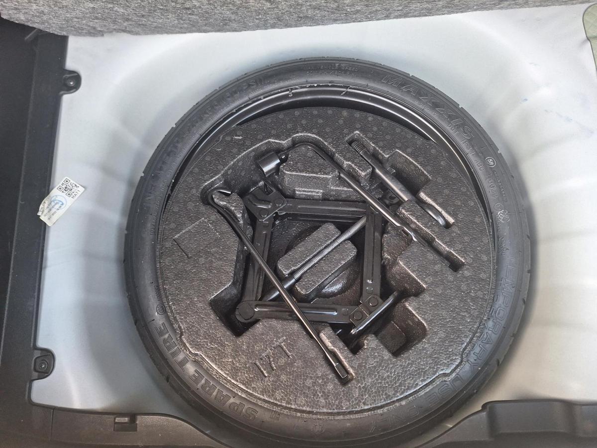 1000764619-Jack/Tool Kit
