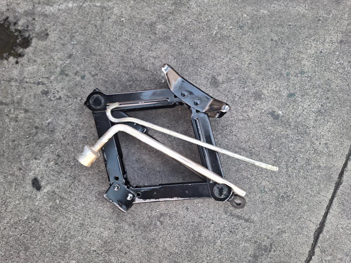 1000767224-Jack/Tool Kit