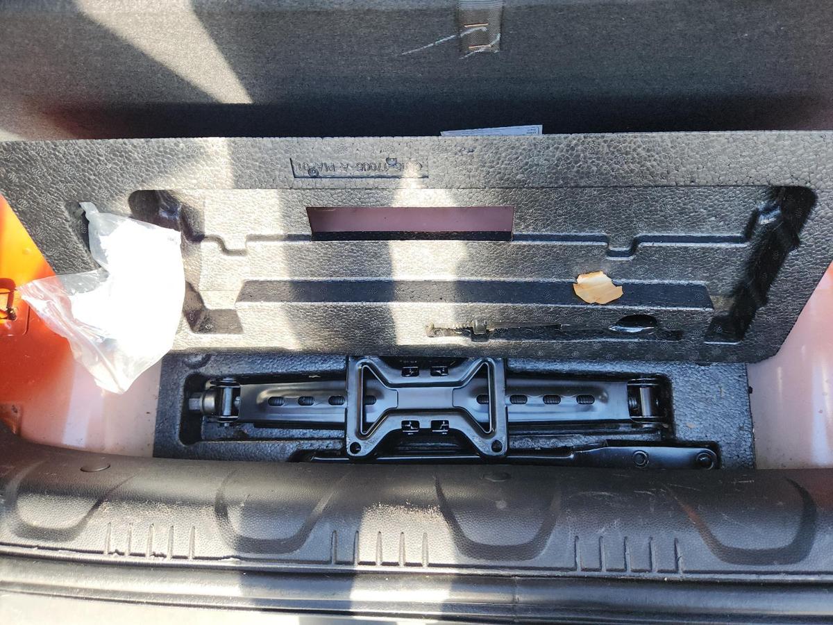 1000829414-Jack/Tool Kit