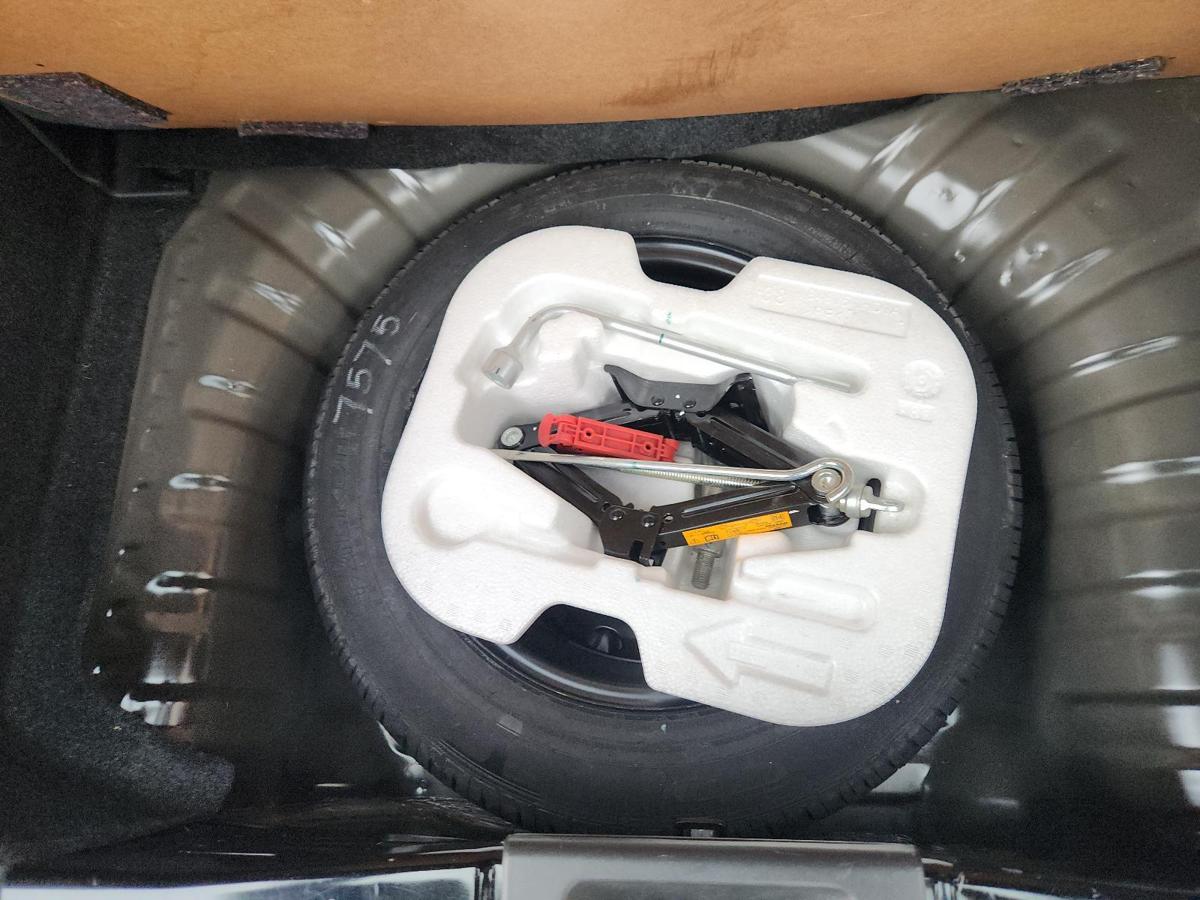 1000855681-Jack/Tool Kit