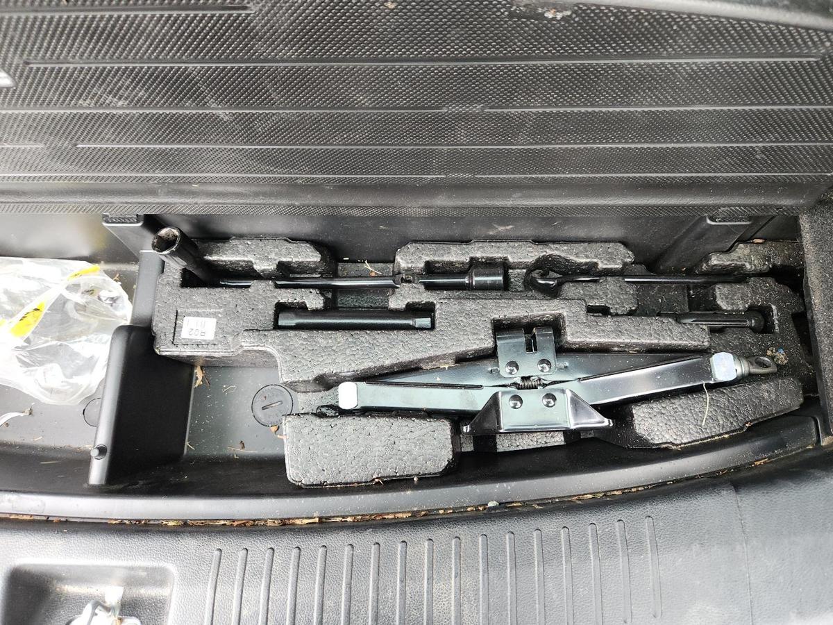 1000849763-Jack/Tool Kit