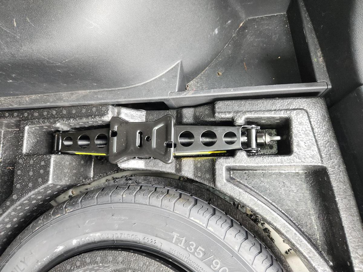 1000859306-Jack/Tool Kit