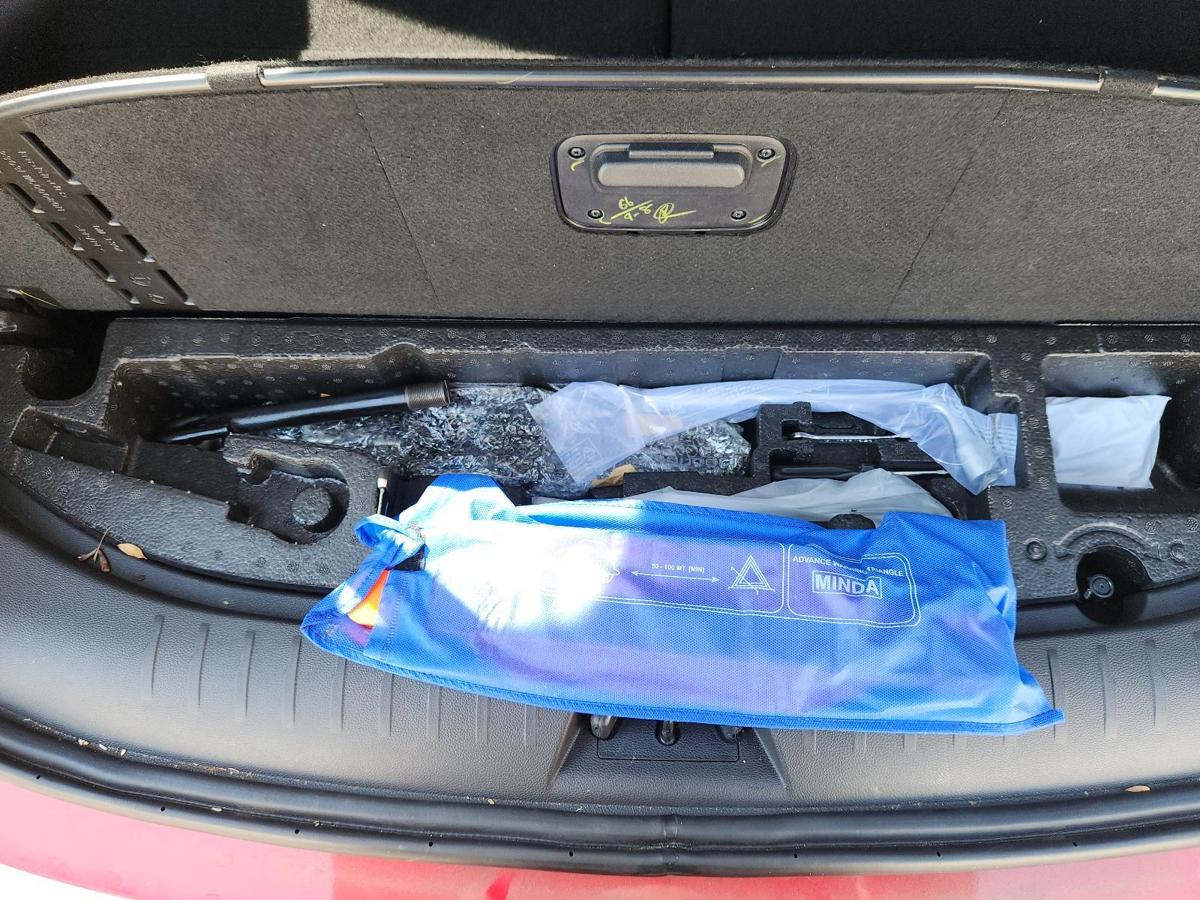1000864249-Jack/Tool Kit