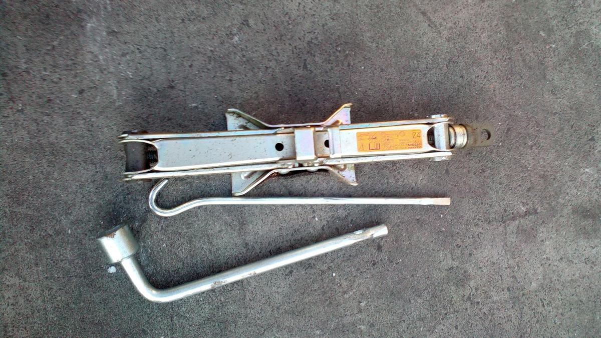 1000719608-Jack/Tool Kit