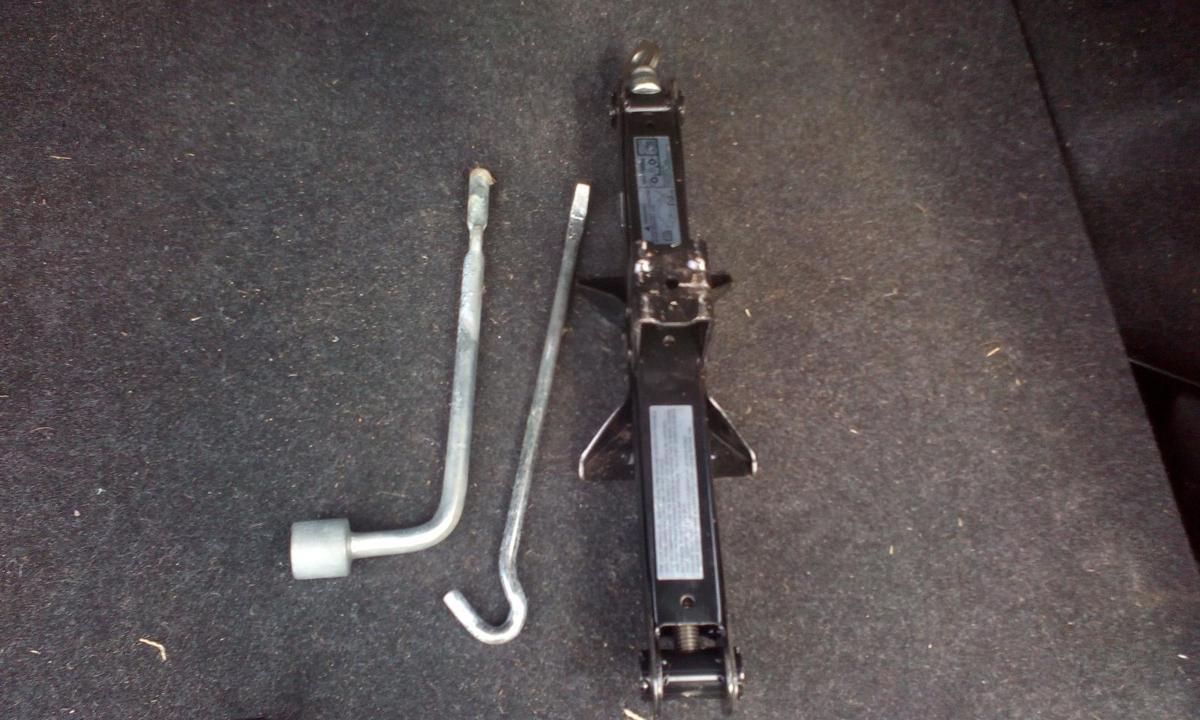 1000678991-Jack/Tool Kit
