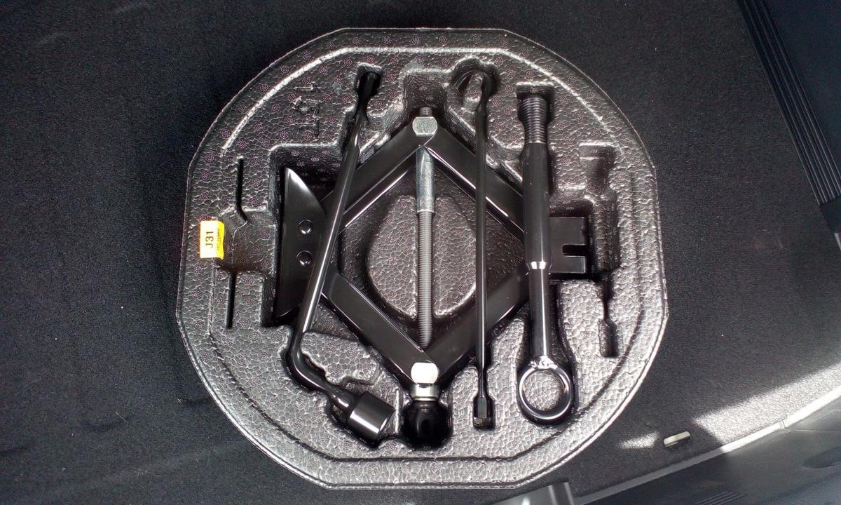 1000627266-Jack/Tool Kit