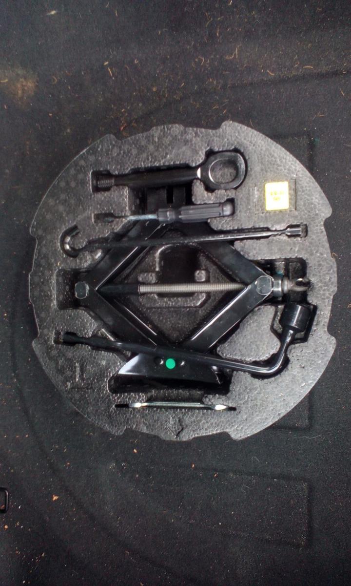 1000622783-Jack/Tool Kit