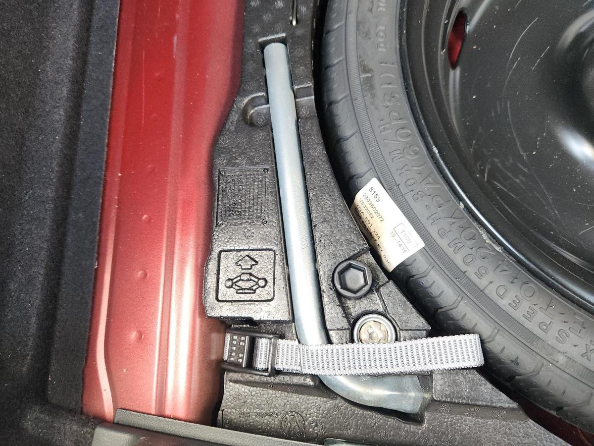 1000873324-Jack/Tool Kit